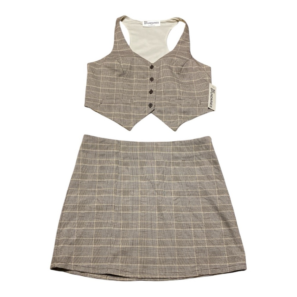 No Boundaries Vest and Mini Skirt Set, Color Warm Chocolate Women’s Size Small